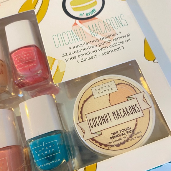 Coconut Macarons Polishes and Pads - Picture 3 of 3